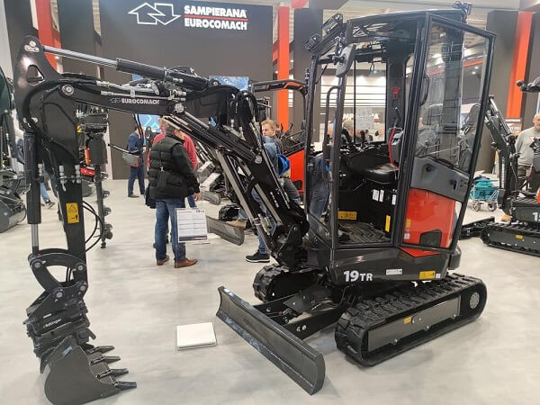 Bauma 2022 - Eurocomach 19TR minikotró – három tagú gémrendszer az 1,8 tonnás kategóriában - Ketten Gép