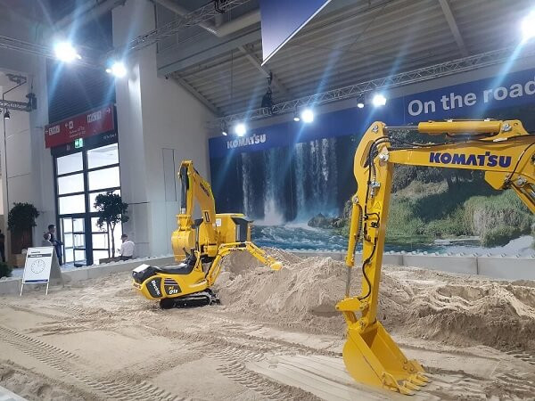 Bauma 2022 - Komatsu óriás homokózója - Ketten Gép