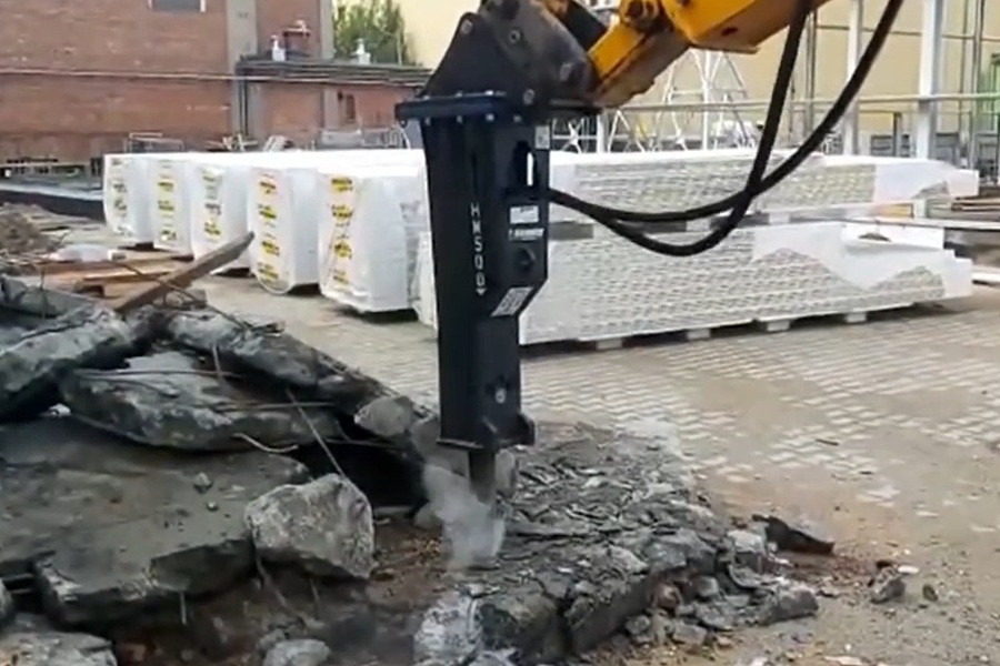 Törőfej bérlés 5–12 tonnás rakodókotróra