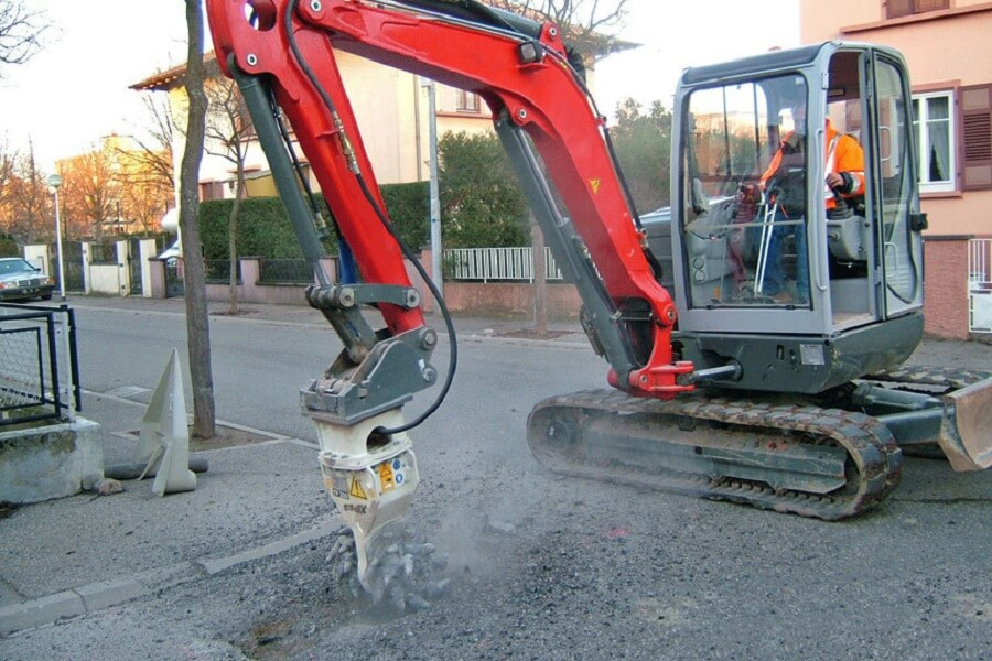 Kőzetmaró 2,5–7 t kotrógépre – Simex TF 200